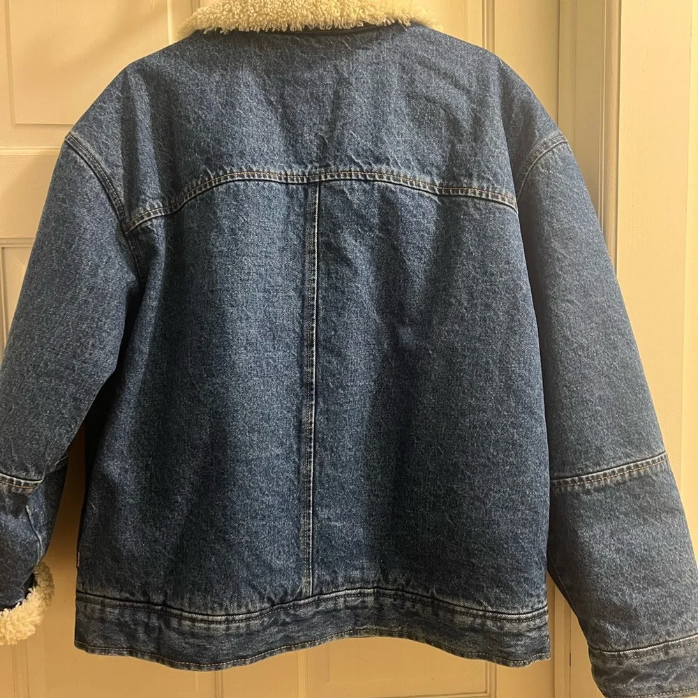Levi's Cream Sherpa-Lined Jacket with Dark Blue Denim Trim - Picture 8 of 9